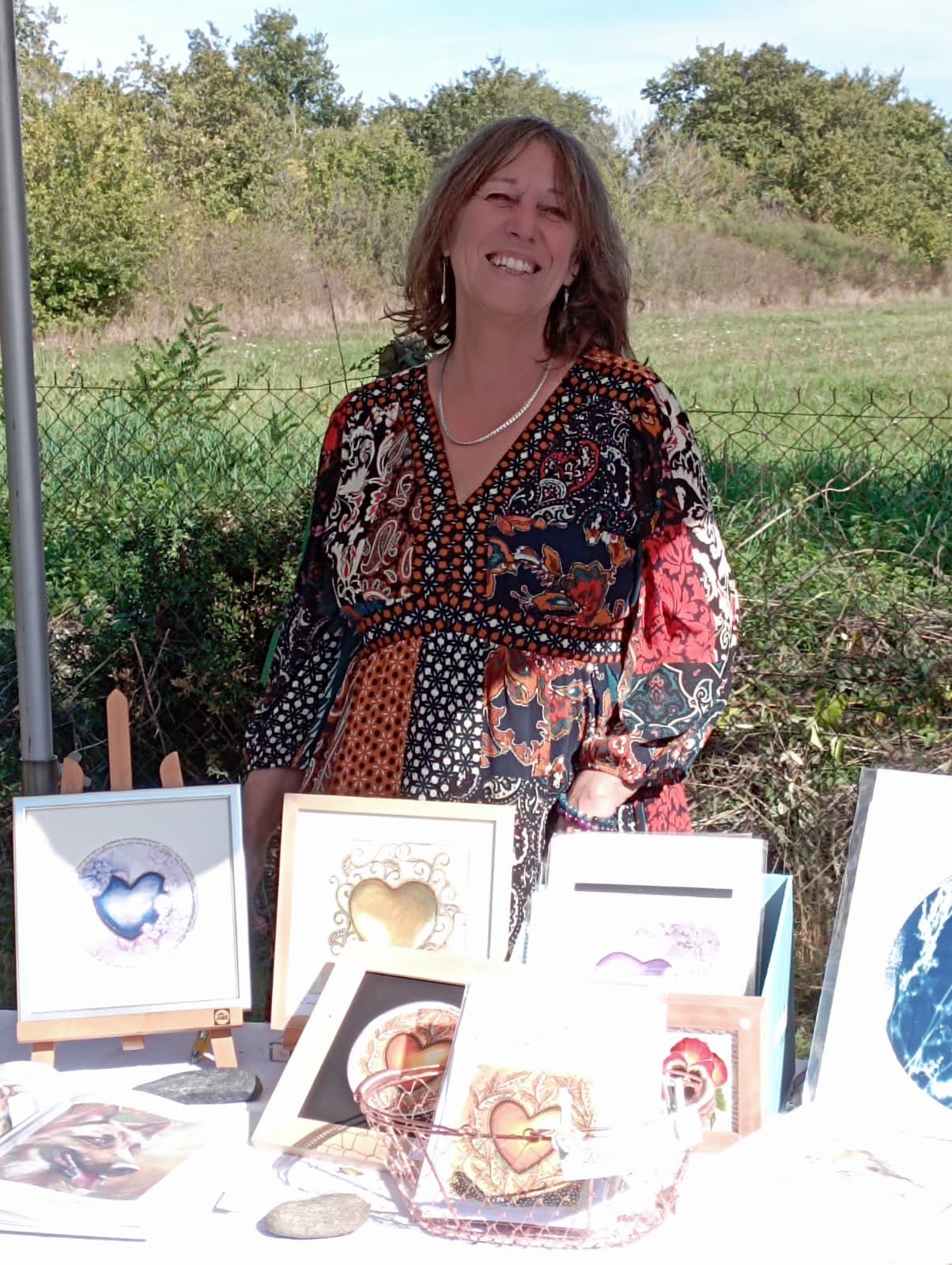 Photo de Catrine présentant ses créations