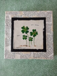 4 trèfles porte bonheur sur toile avec écriture