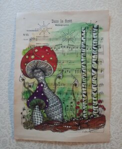 Champignons géants près d'arbres sur partition