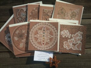 Ensemble de cartes peintes à la main